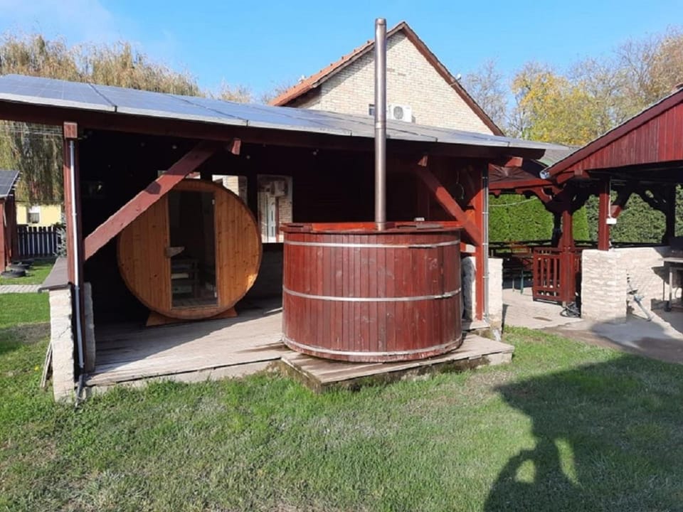 Garden, Sauna