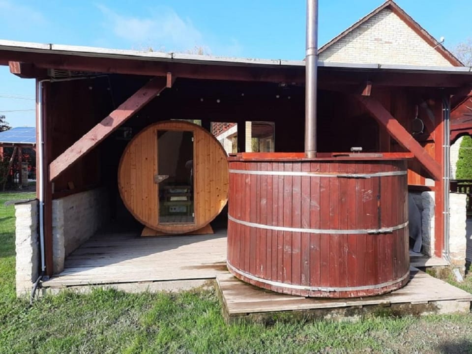 Garden, Sauna