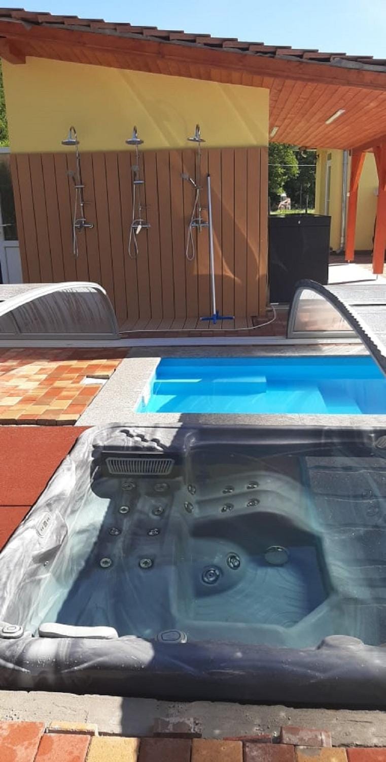 Shower, Swimming pool
