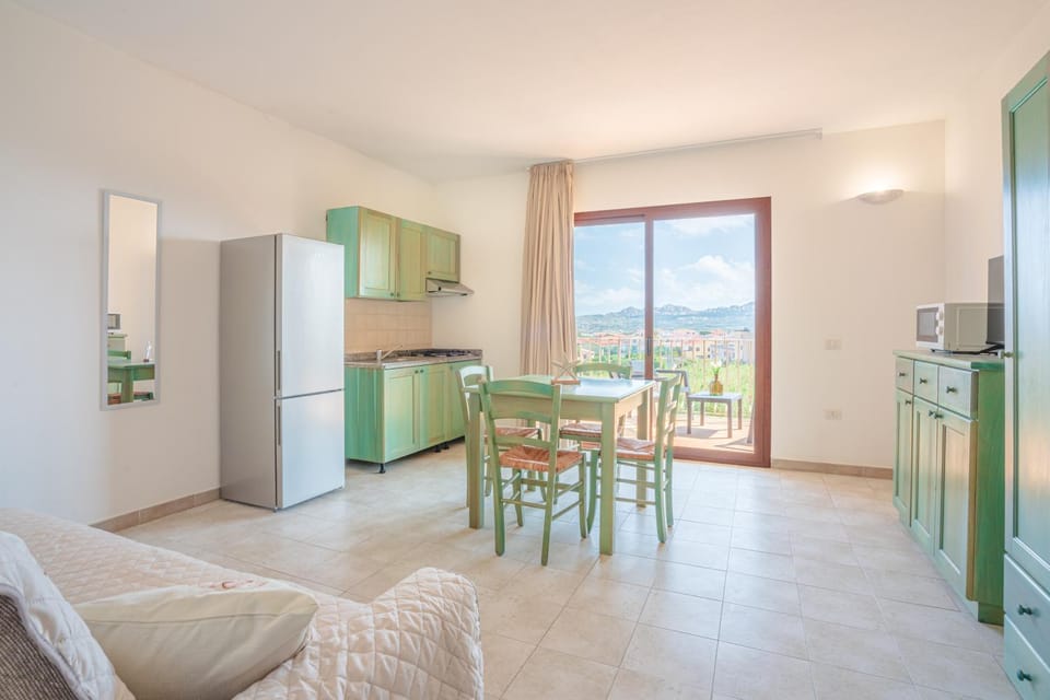 Natural landscape, TV and multimedia, Kitchen or kitchenette, Dining area