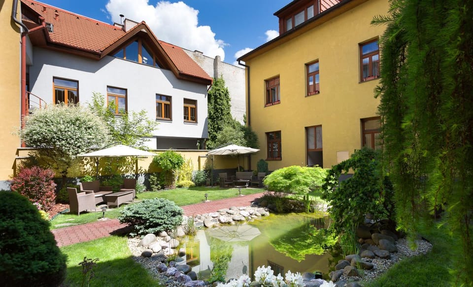 Property building, Garden, Balcony/Terrace