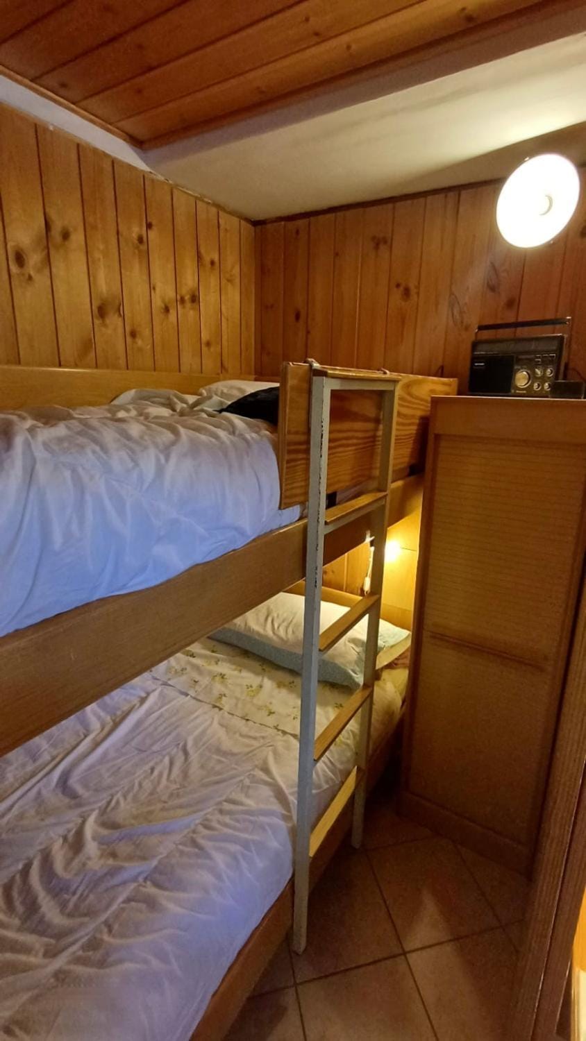 Bedroom, bunk bed