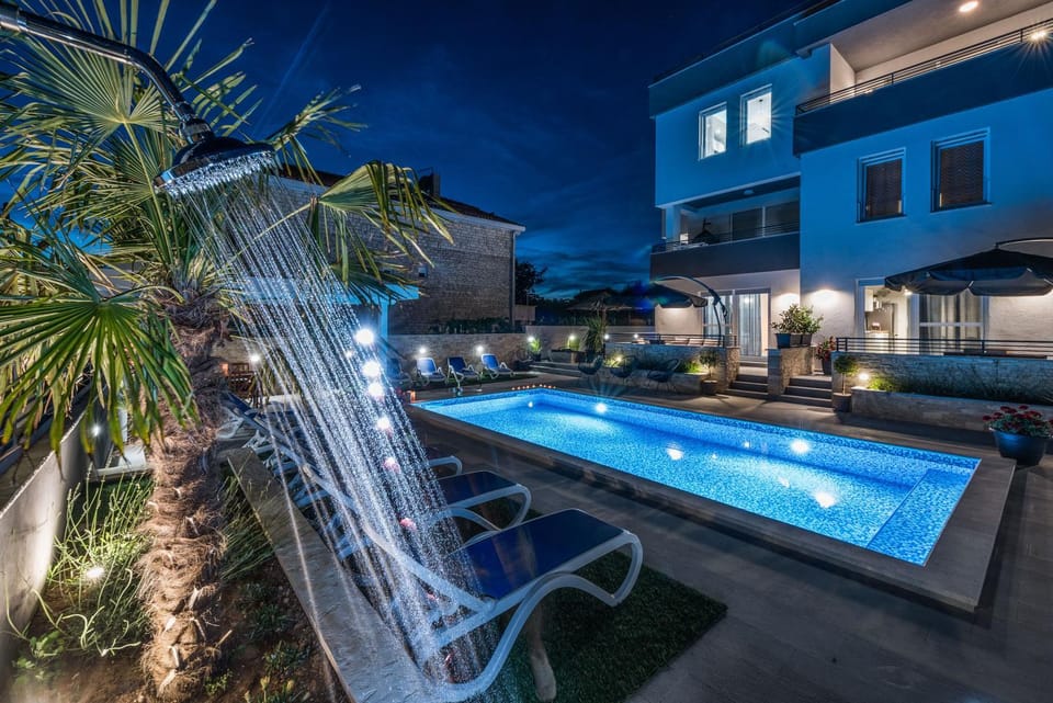 Property building, Patio, Night, Garden, Garden view, Pool view, Swimming pool, sunbed