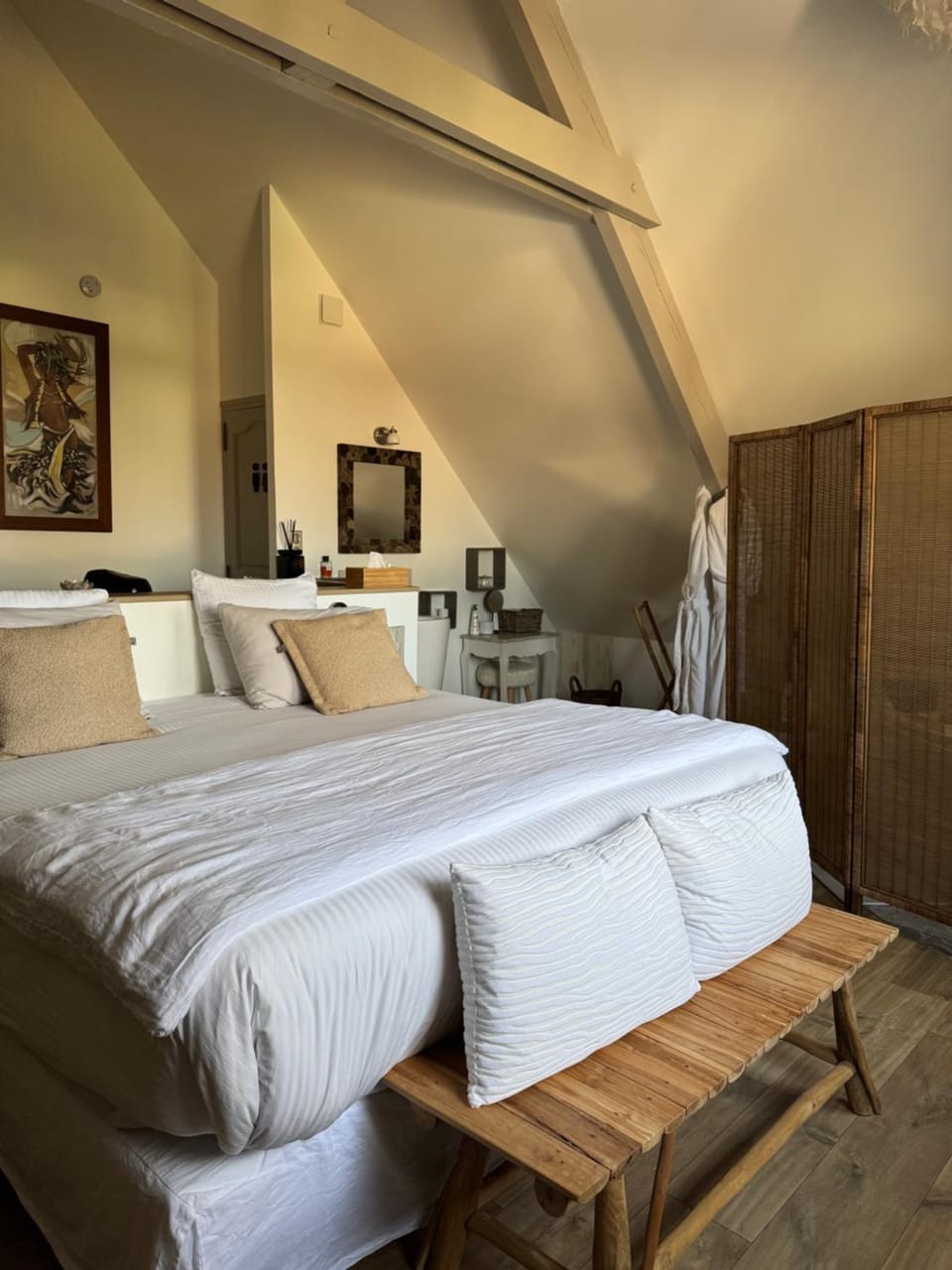 Bed, Bathroom, Photo of the whole room, Bedroom