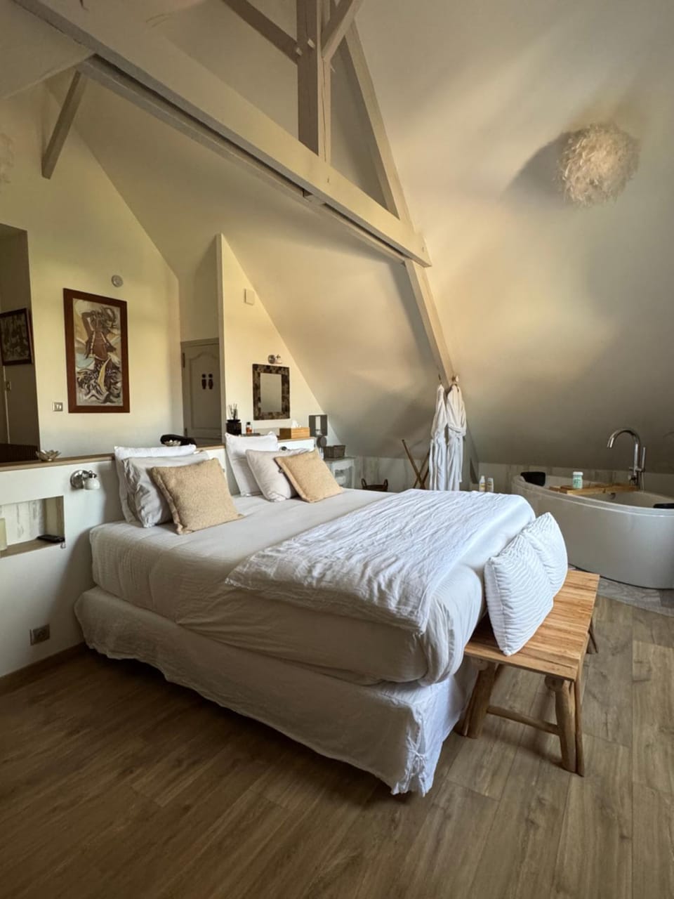 Bed, Bathroom, Photo of the whole room