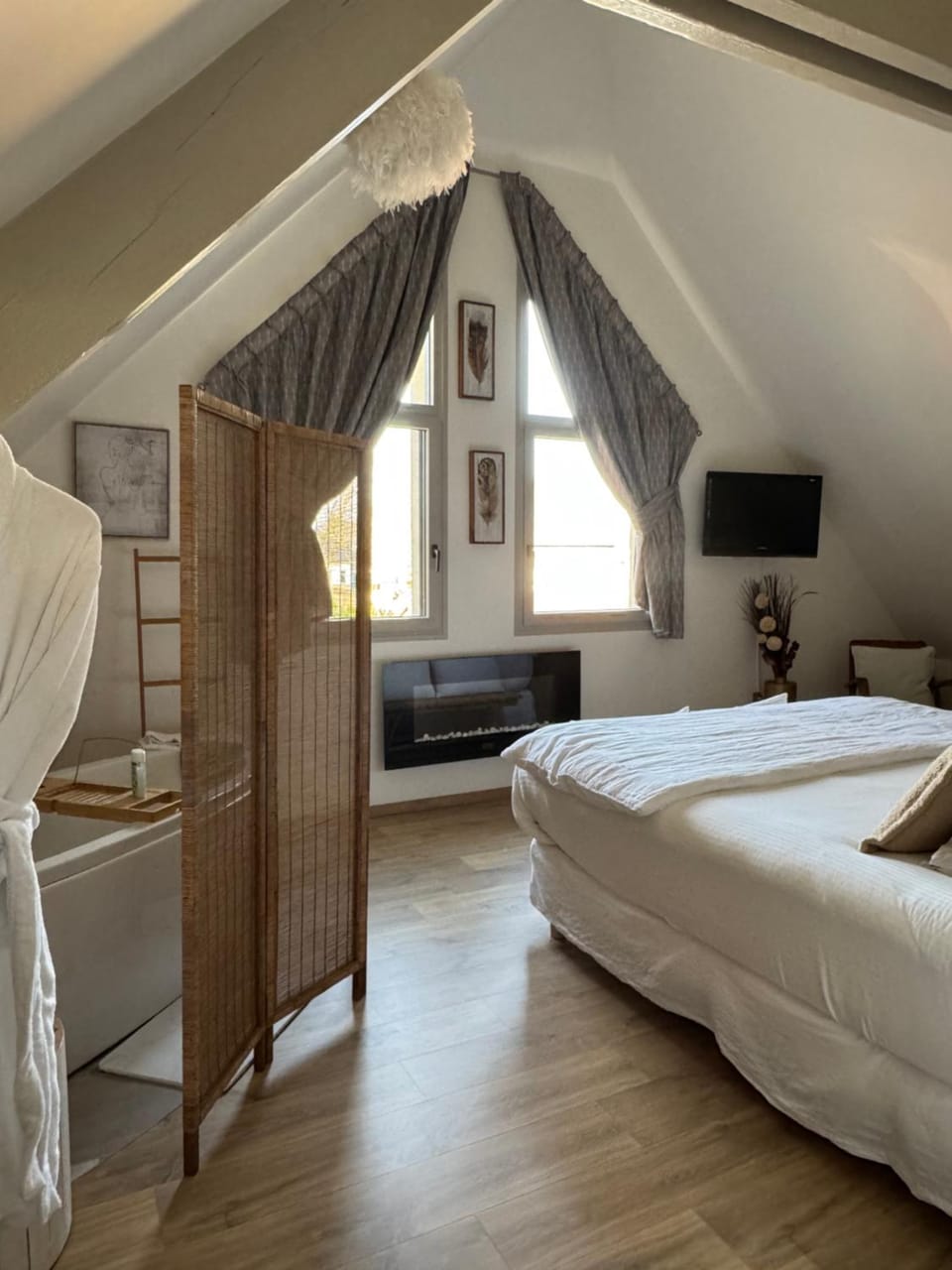 Bathroom, Photo of the whole room, Bedroom