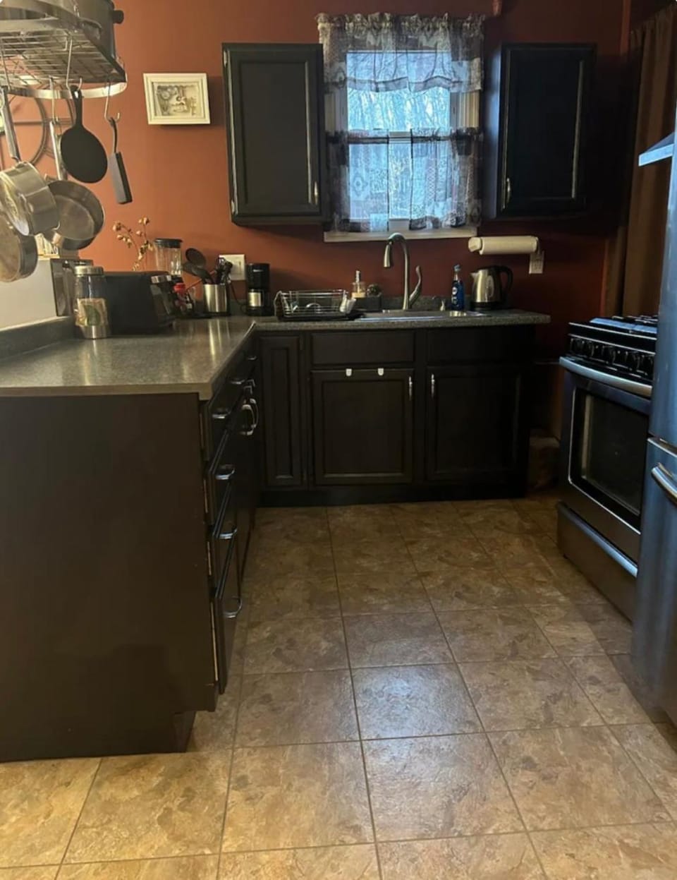 Kitchen or kitchenette, oven
