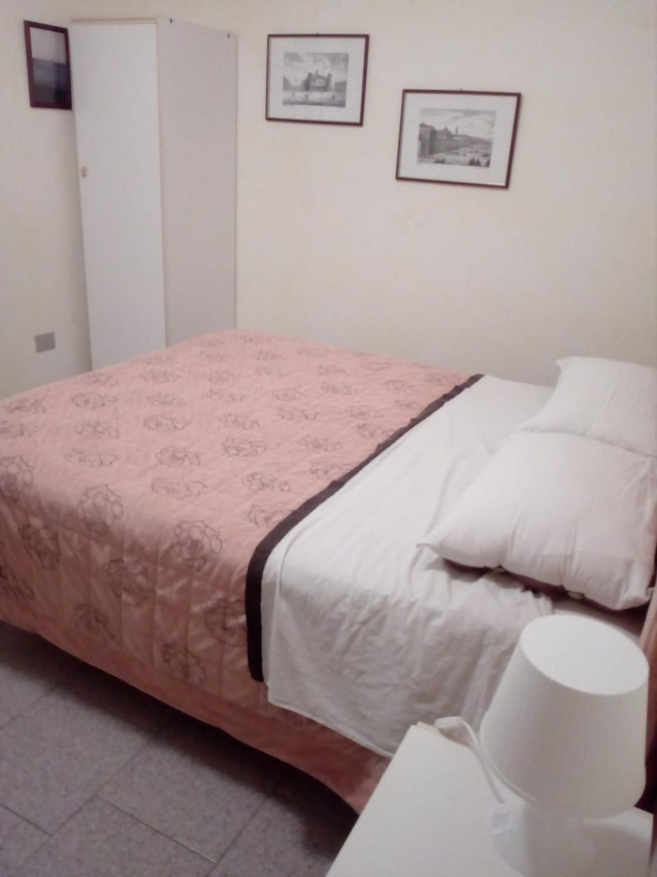 Bed, Bedroom, towels, air conditioner