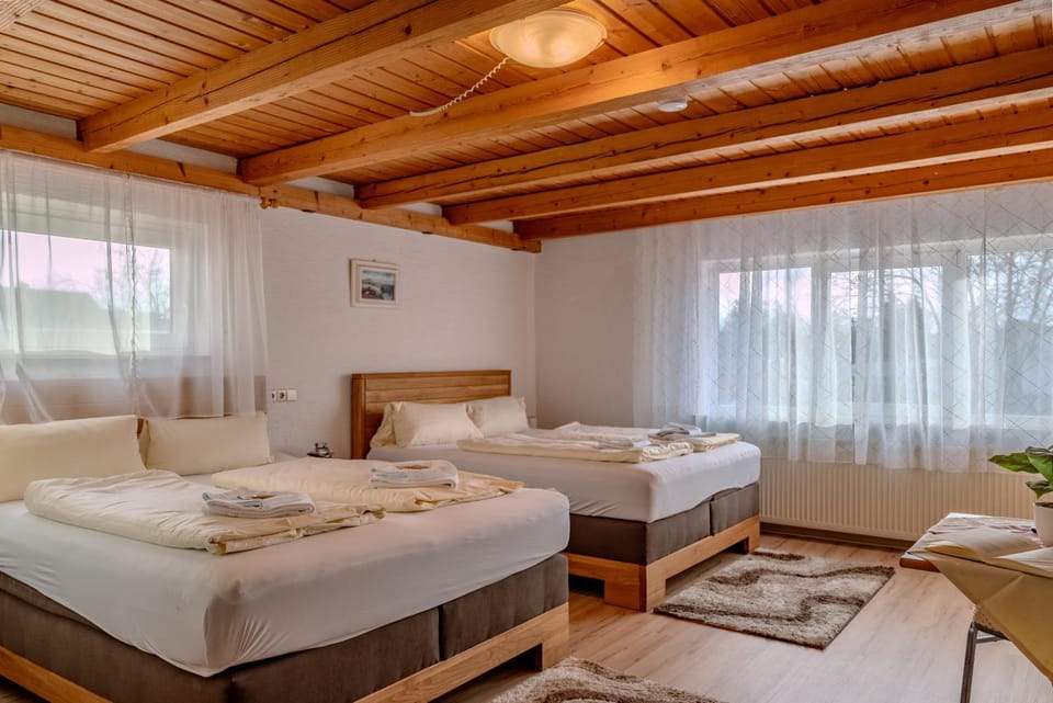 Bed, towels