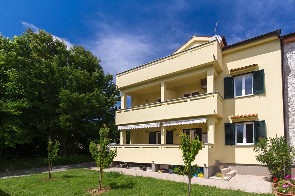 Property building, Day, Garden, Balcony/Terrace, Garden view
