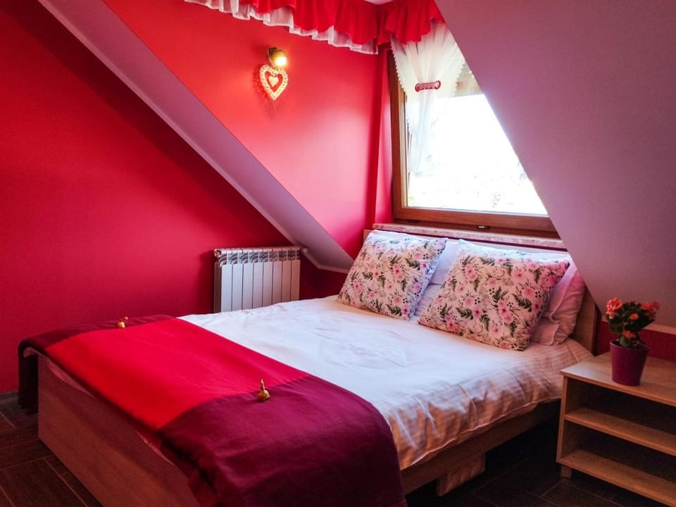 Bed, Photo of the whole room, Decorative detail, Bedroom