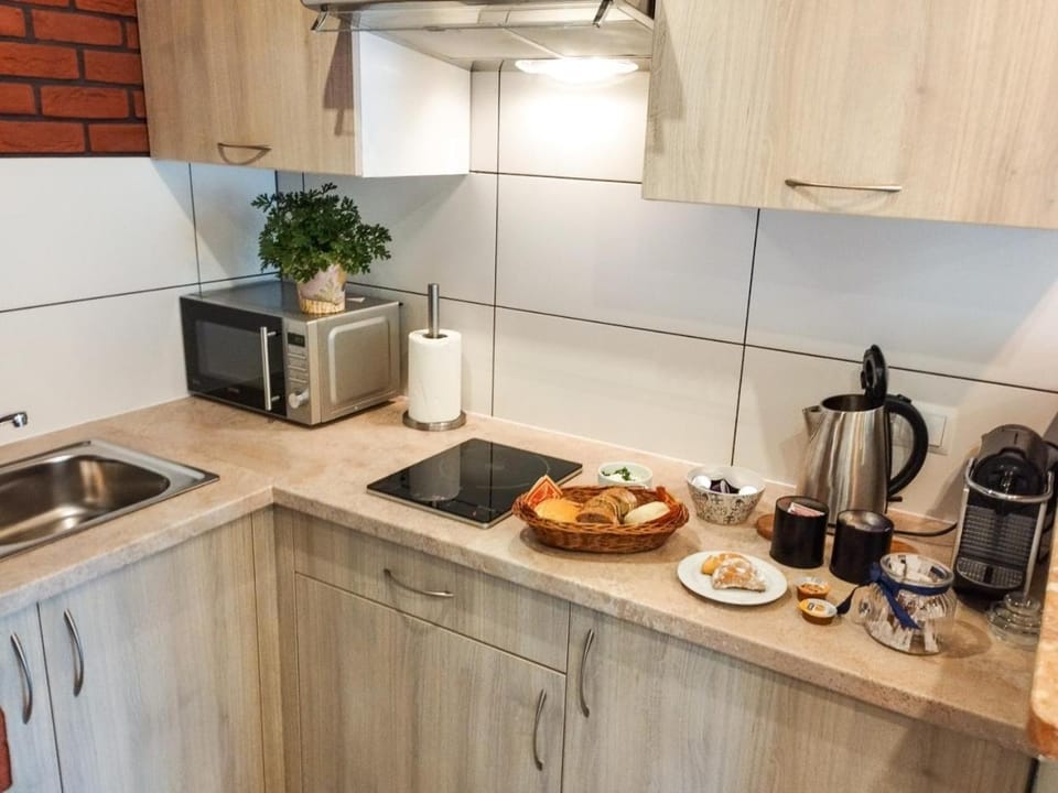 Coffee/tea facilities, Kitchen or kitchenette, Food and drinks, Food, minibar, stove