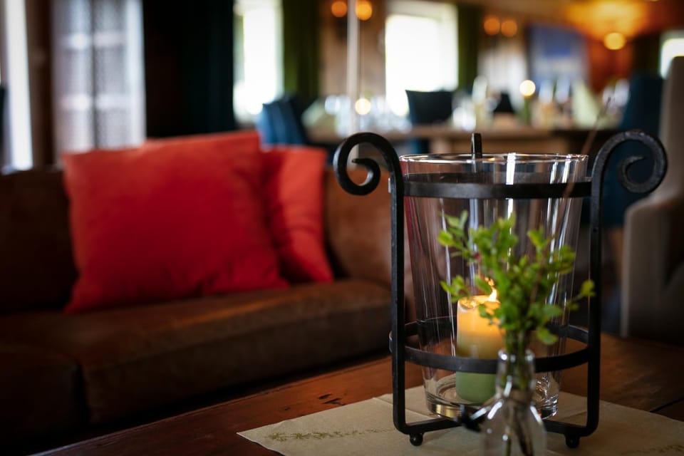 Living room, Seating area, Food