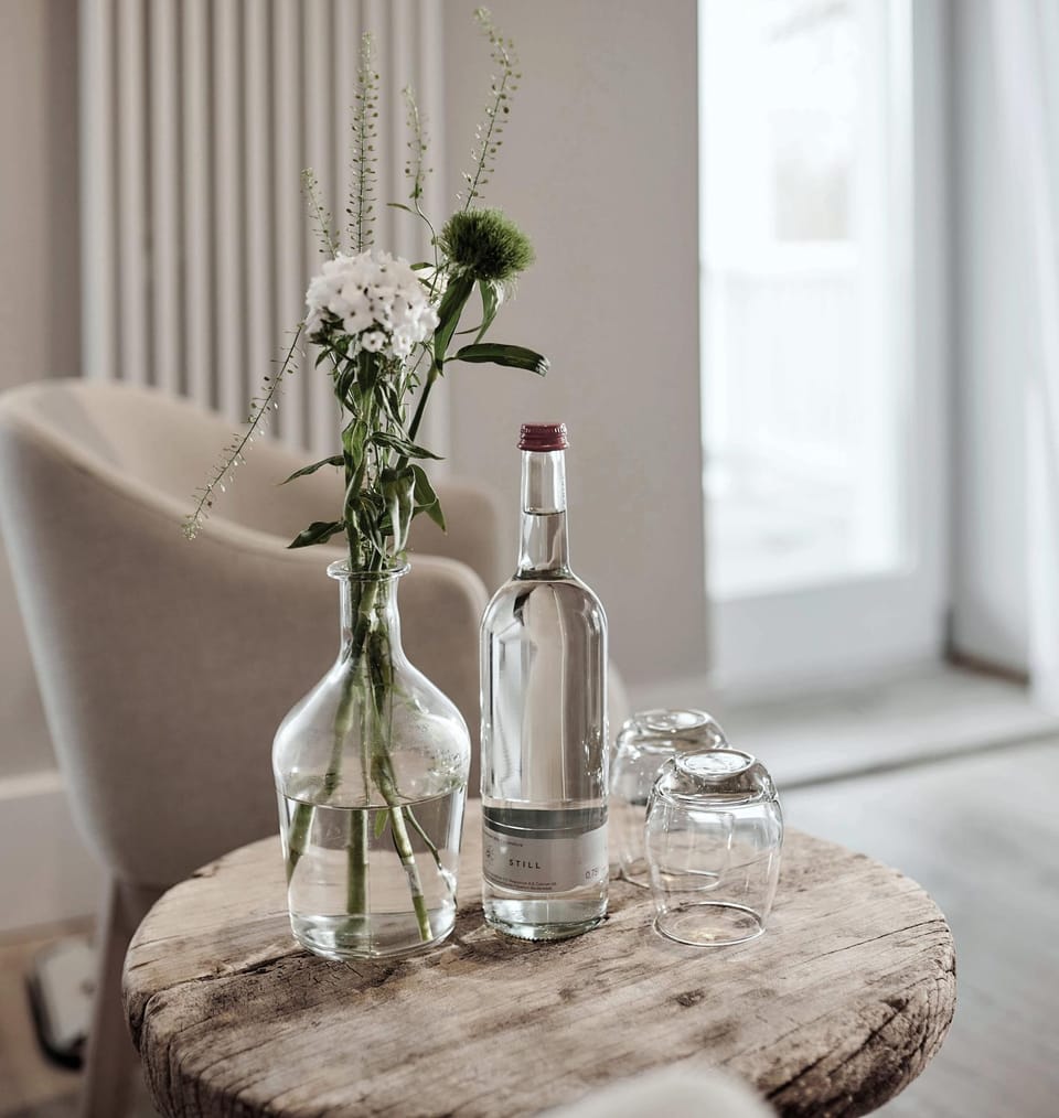 Living room, Seating area, Drinks