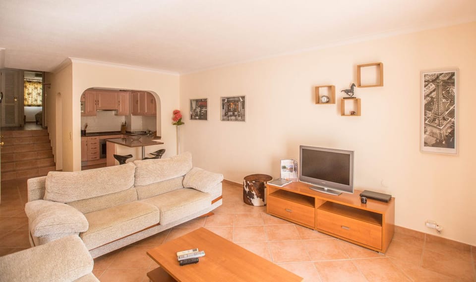 Living room, Photo of the whole room
