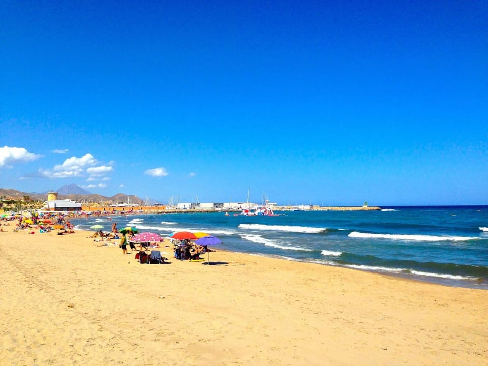 Nearby landmark, Day, People, Natural landscape, Other, Beach, Sea view, group of guests, sunbed