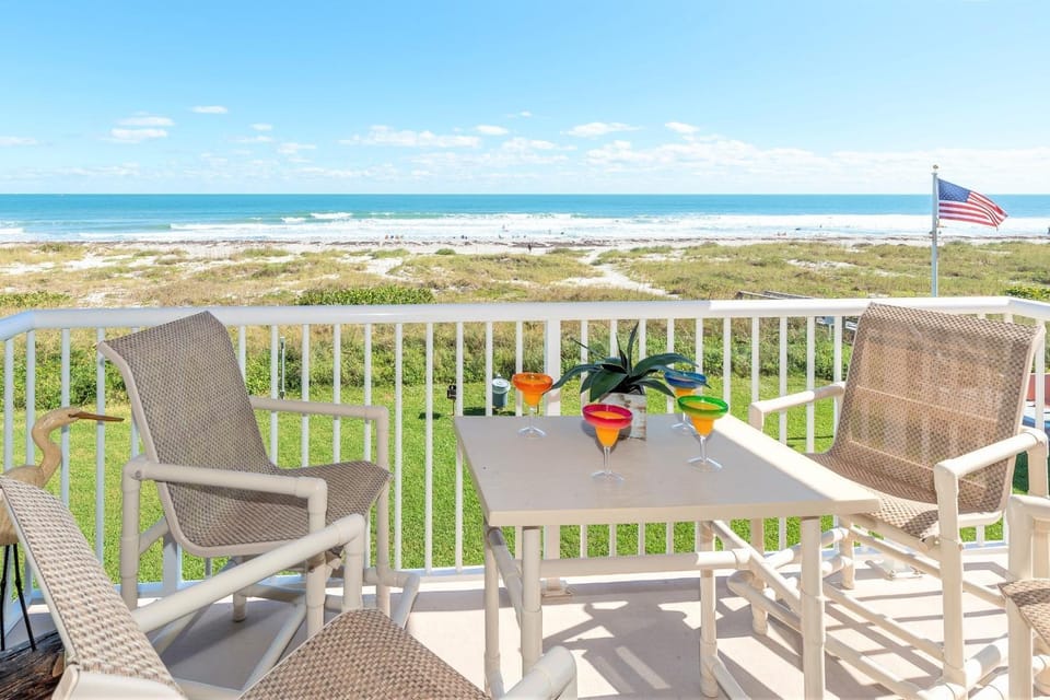 Day, View (from property/room), Balcony/Terrace, Seating area, Dining area, Beach, Sea view
