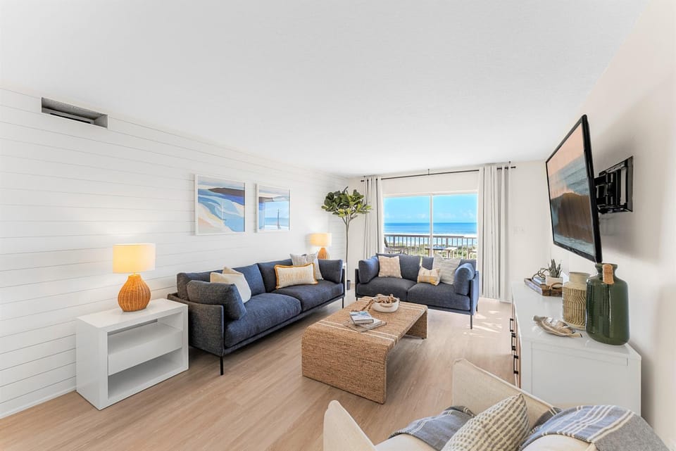 TV and multimedia, Balcony/Terrace, Living room, Seating area