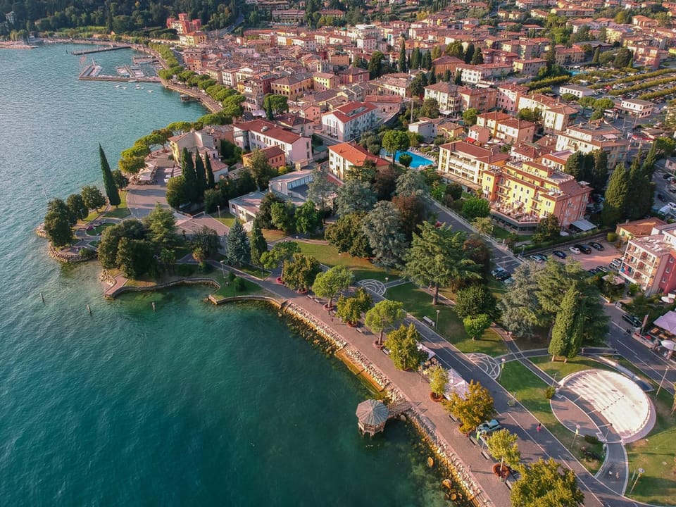 Bird's eye view, Lake view