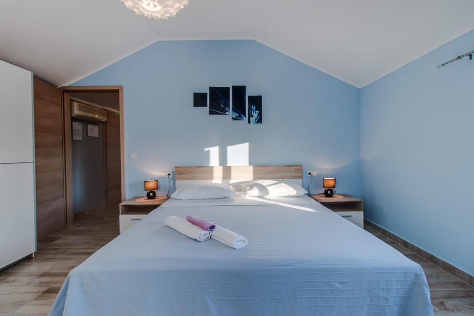 Bed, Bedroom, wardrobe