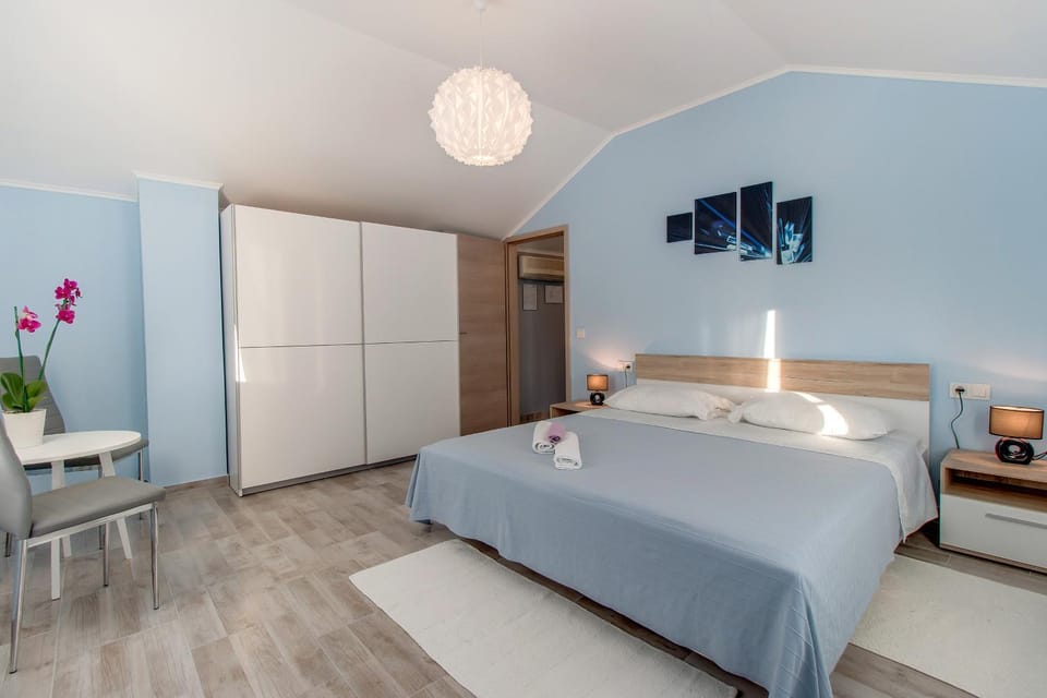 Bed, Bedroom, wardrobe