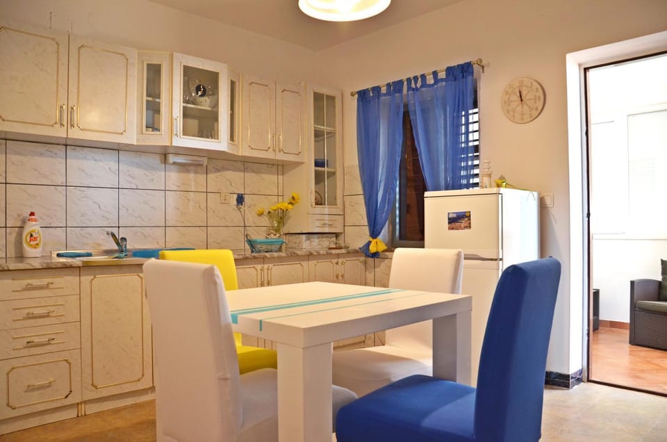 Dining area, Communal kitchen