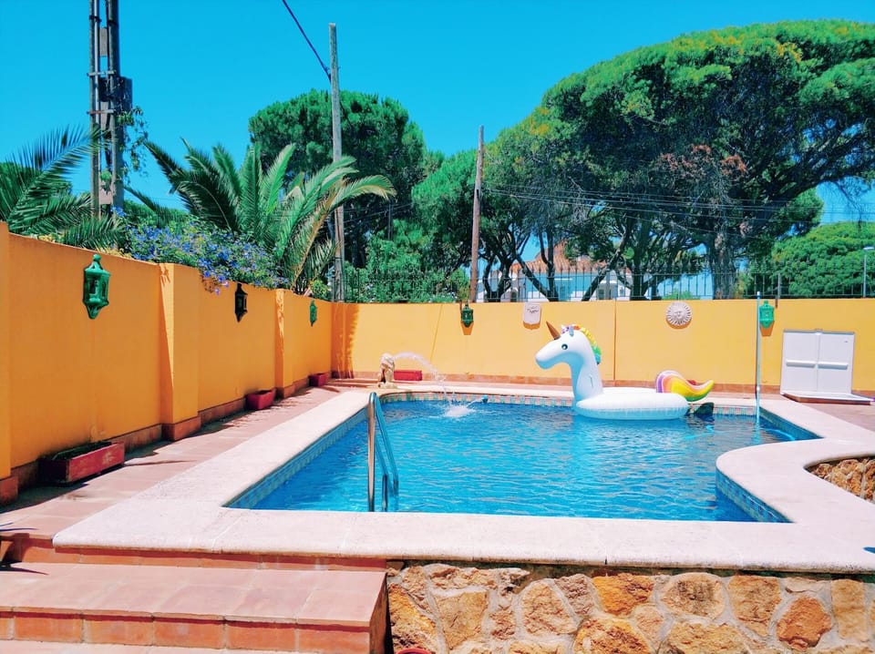 VillaLaJaraCom CHALET CON PISCINA, PROHIBIDAS DESPEDIDAS GRUPOS Y FIESTAS, SOLO FAMILIAS RECEPCION POR EL PROPlETARIO Villa in El Puerto de Santa María