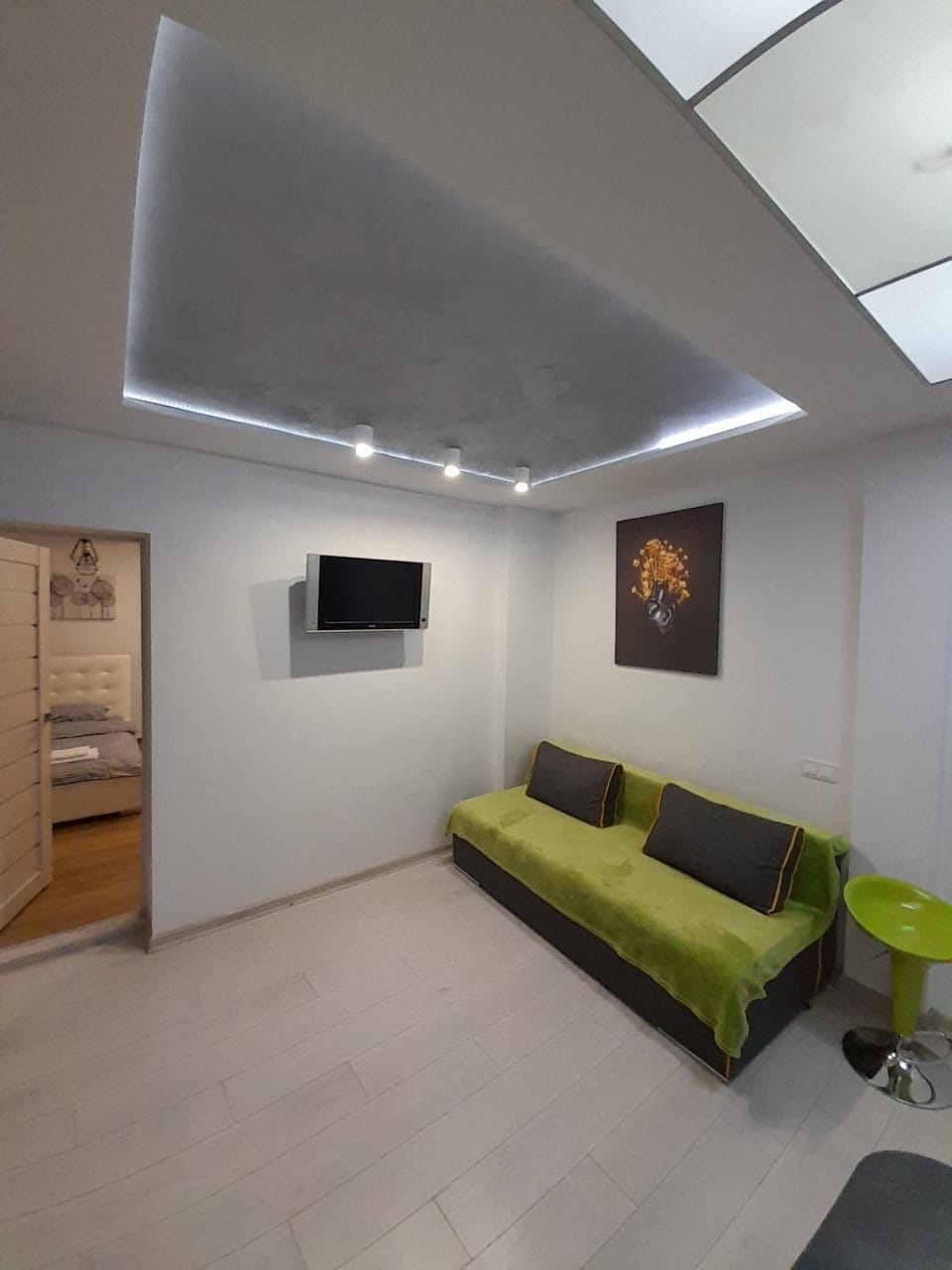 White rooms on City center Apartment in Lviv