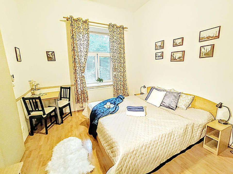 Bed, Photo of the whole room