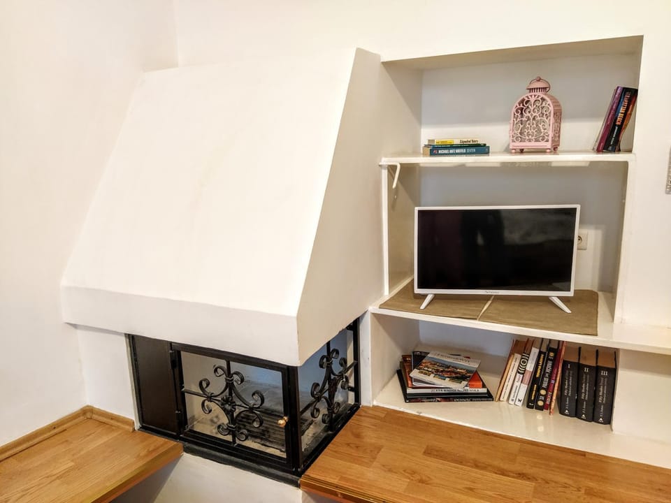 Communal lounge/ TV room, TV and multimedia, Living room