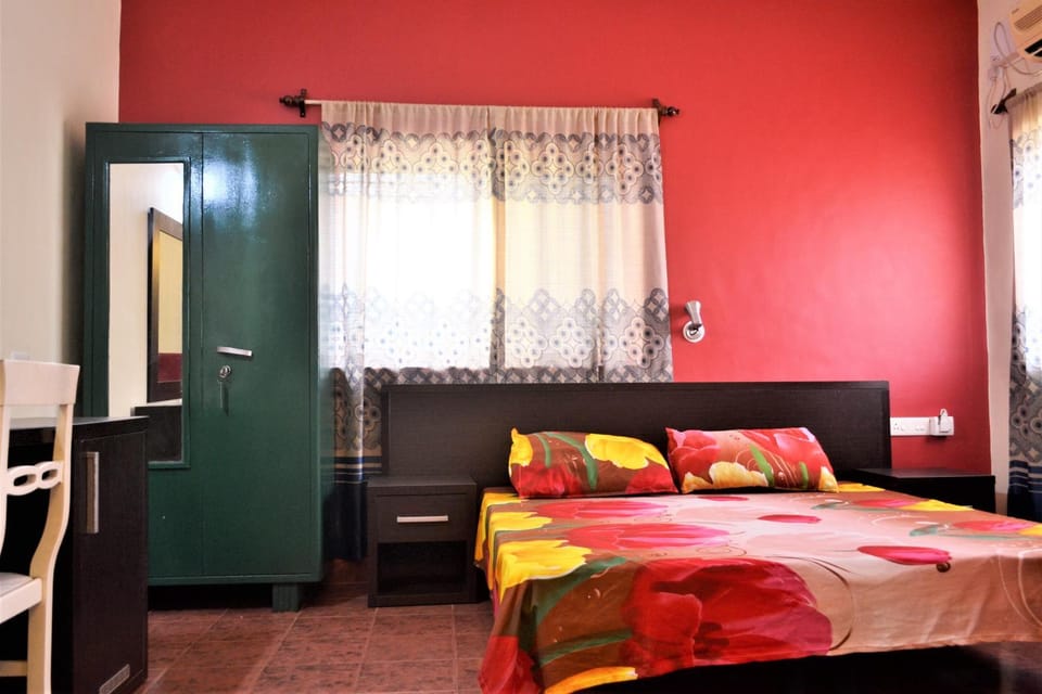 Photo of the whole room, Decorative detail