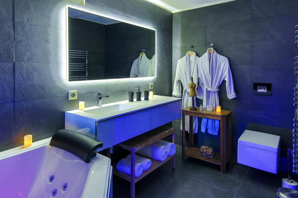 Bathroom, Spa and wellness centre/facilities