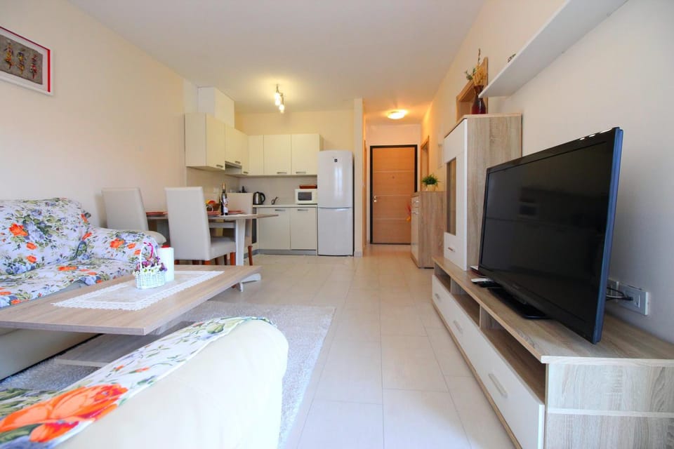 Communal lounge/ TV room, Communal kitchen