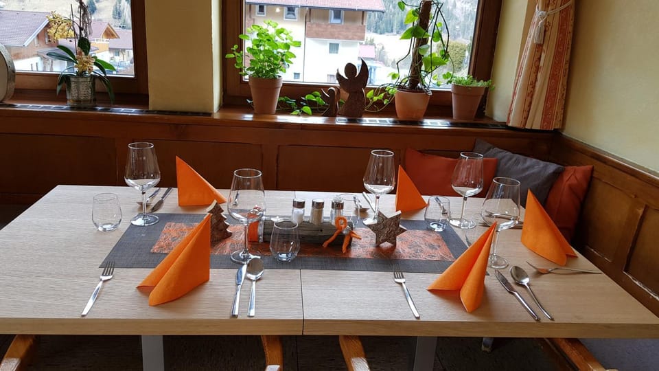 Restaurant/places to eat, Food and drinks