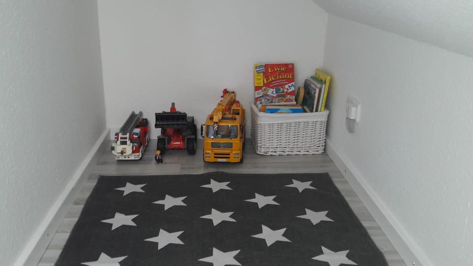 Decorative detail, Area and facilities