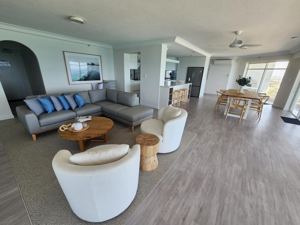 TV and multimedia, Living room, Seating area, fireplace