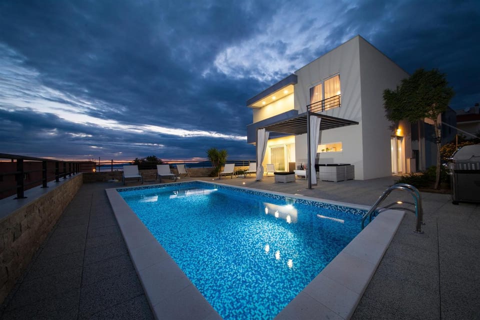 Property building, Pool view