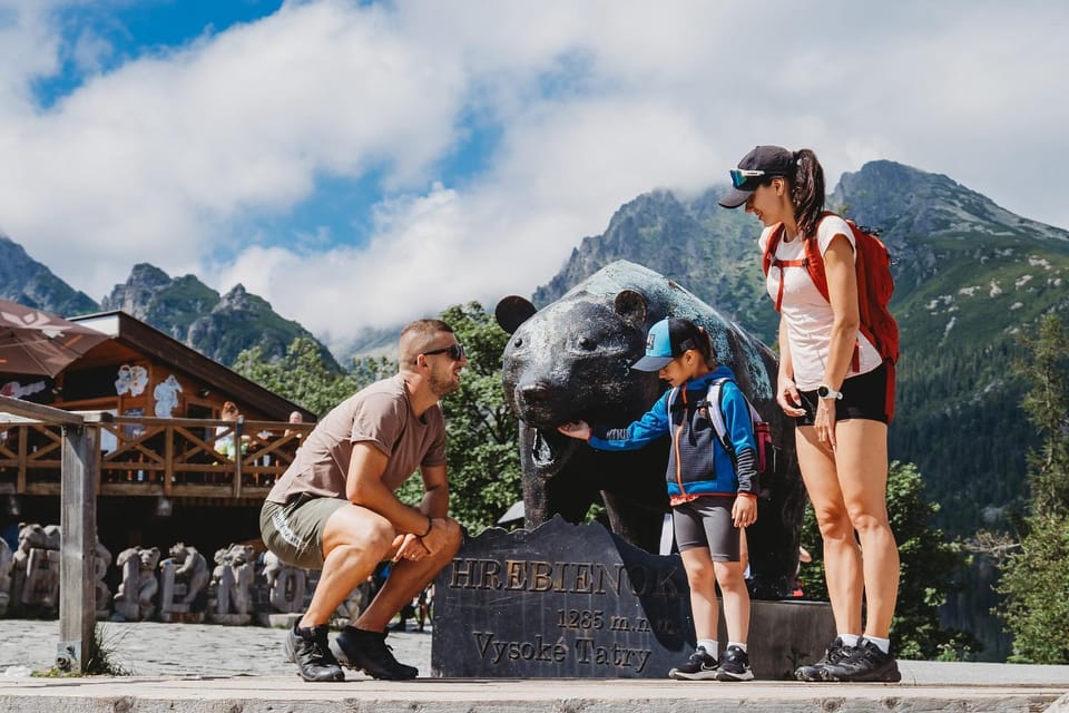 Nearby landmark, Day, People, Natural landscape, Mountain view, group of guests