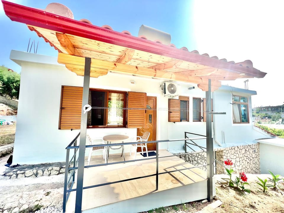 Property building, Patio, Day, View (from property/room), Balcony/Terrace, Dining area