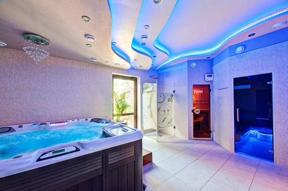 Hot Tub, Sauna, Spa and wellness centre/facilities