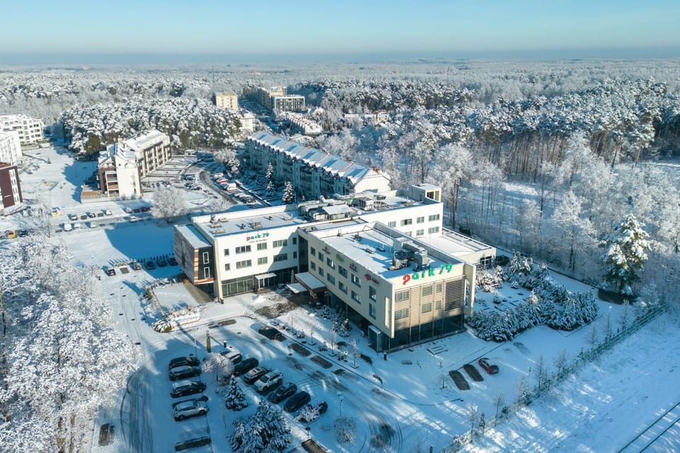 Property building, Day, Neighbourhood, Winter, City view, Facility for disabled guests