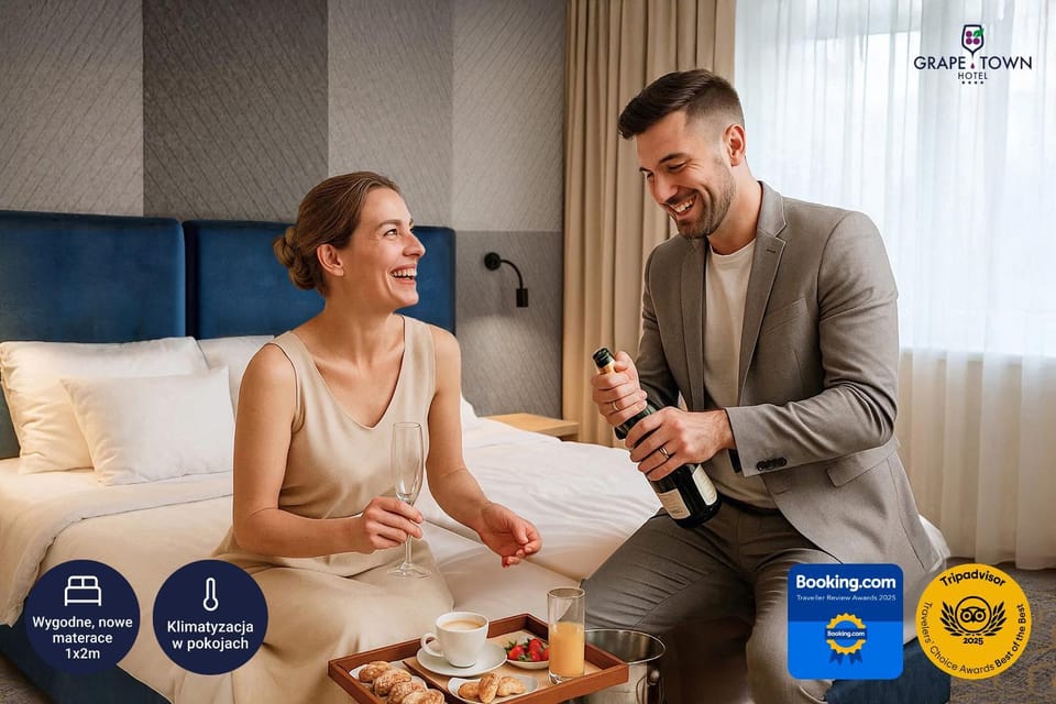 Bed, People, Property logo or sign, Food and drinks, Photo of the whole room, Logo/Certificate/Sign, Bedroom, Guests, Alcoholic drinks, Certificate/Award