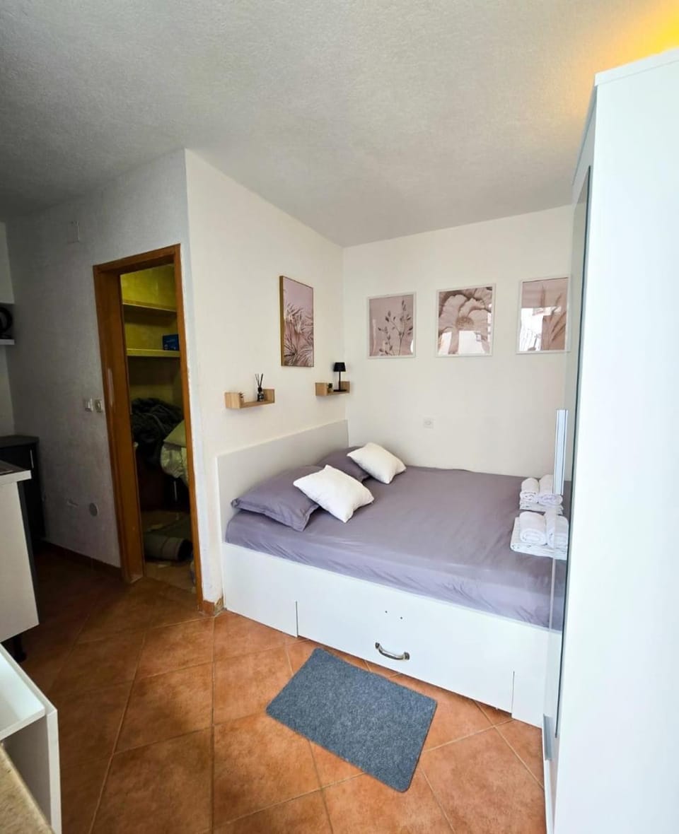 Private bedroom with bathroom Bed and Breakfast in Baška Voda