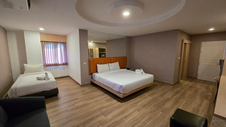 Bed, Bedroom, towels