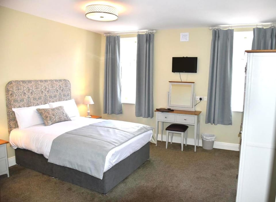 Bed, TV and multimedia, Photo of the whole room