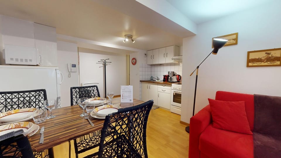 Kitchen or kitchenette, Living room