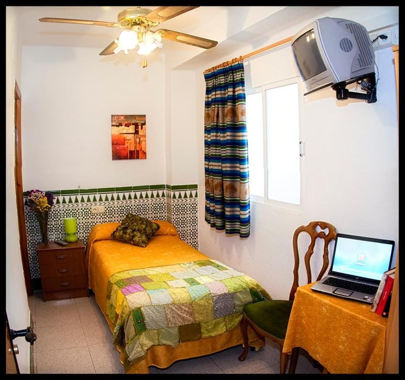 Hostal Estación Bed and Breakfast in Almería