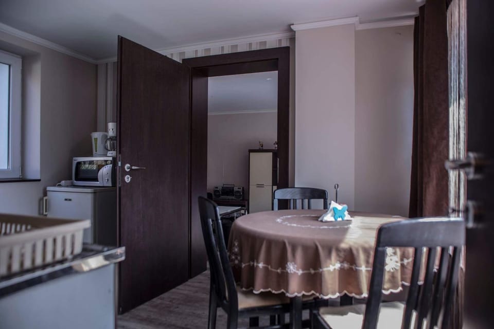 Meszaros apartman Bed and Breakfast in Siófok