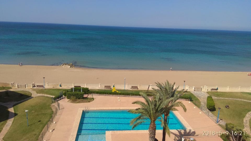 Off site, Pool view, Sea view, Swimming pool, dishwasher, locker, locker, stove, washing machine, kitchen