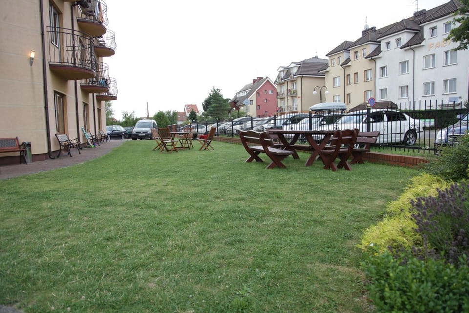 Communal lounge/ TV room, BBQ facilities, Garden